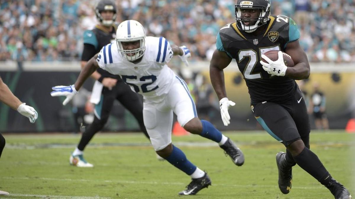 Jaguars running back Leonard Fournette, right, is the leading rusher for a Jacksonville team that averages 149.4 yards rushing per game.
