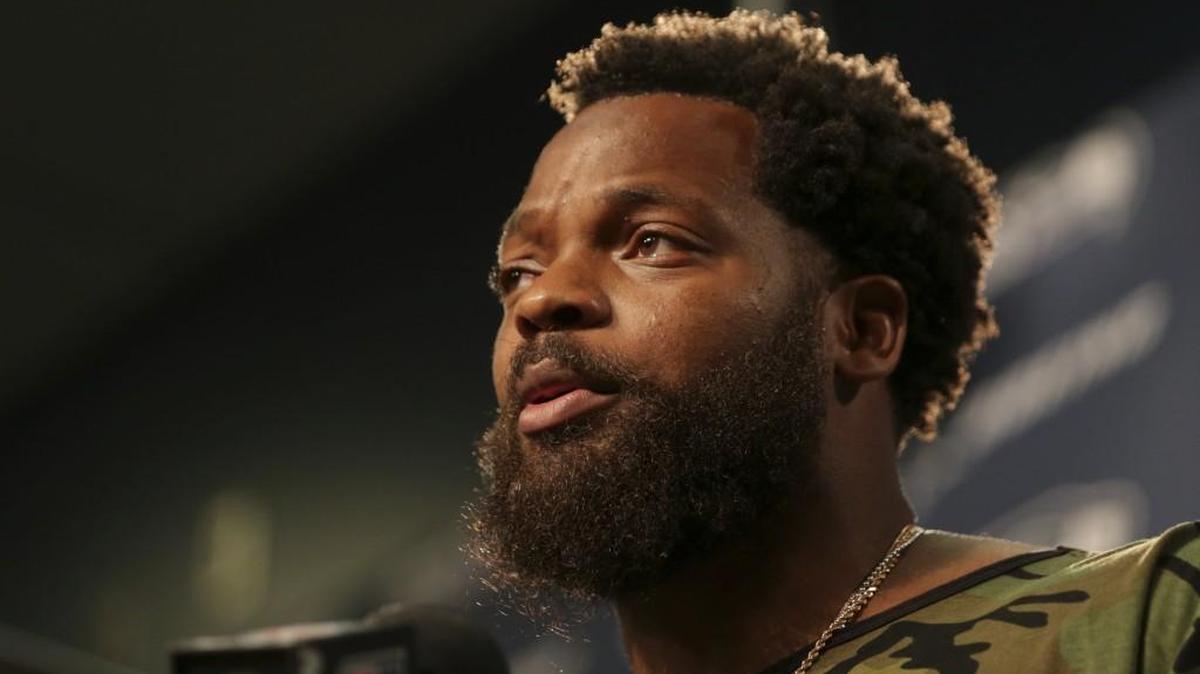 Pro Bowl defensive end Michael Bennett got a special gift on the field in Santa Clara, Calif., following his Seahawks’ win over San Francisco on Sunday: A U.S. Army unit coin from a veteran of the 5th Special Forces Group (Airborne) in the Vietnam War.