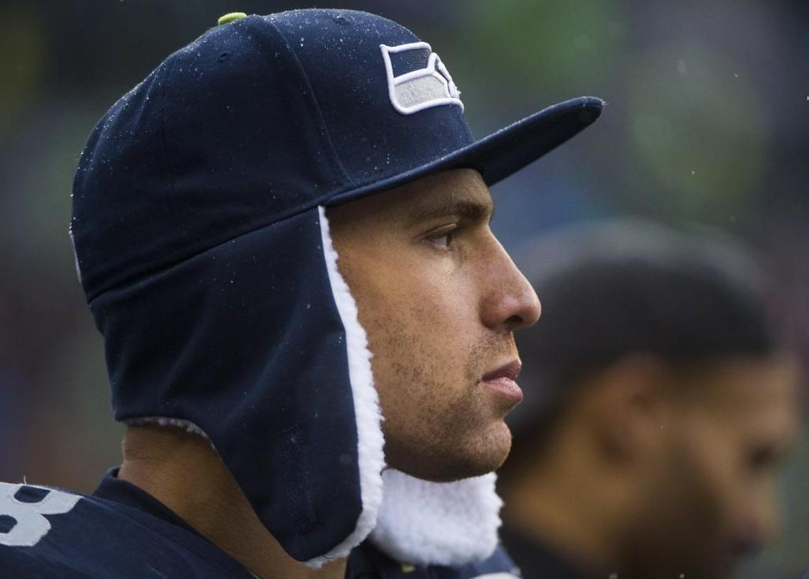 Tight end Jimmy Graham is apparently about to become the sixth former Seahawks starter to leave town in less than a week, reportedly for a three-year contract with Green Bay. What’s that mean for free agent tight end Austin Seferian-Jenkins’ chances to come home to play for Seattle?