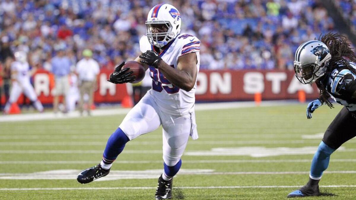 The Seahawks have re-signed running back Bryce Brown to bolster their backfield after Thomas Rawls broke his ankle and tore ligaments on Sunday.