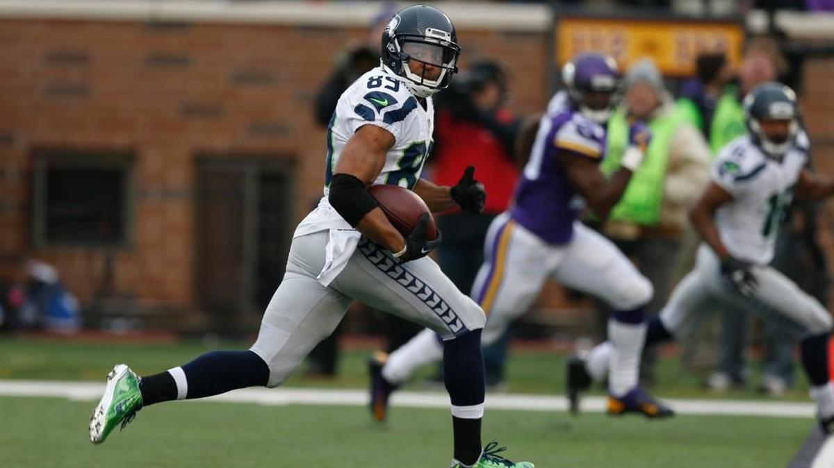 Seahawks receiver Doug Baldwin (89) looks back en route to a 53-yard TD reception against the Vikings. Baldwin has a combined 239 yards, 5 TDs the past two games.
