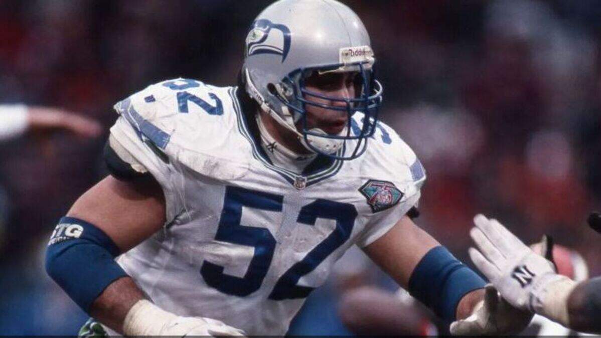 Former Seahawks center and guard Kevin Mawae became the 10th former Seattle player inducted into the Pro Football Hall of Fame on Saturday.