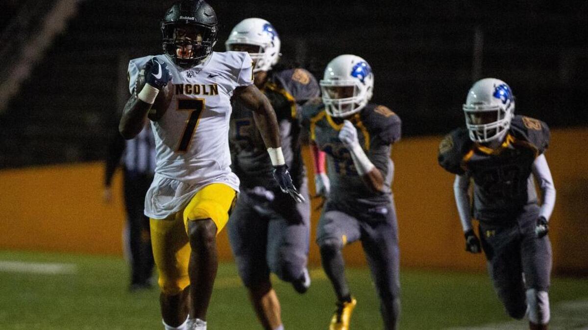 Lincoln’s Romere Williams (7) runs after a catch for a touchdown in the first quarter. Stadium high school played Lincoln high school in a football game at the Stadium Bowl in Tacoma, Wash., on Friday, Oct. 5, 2018.