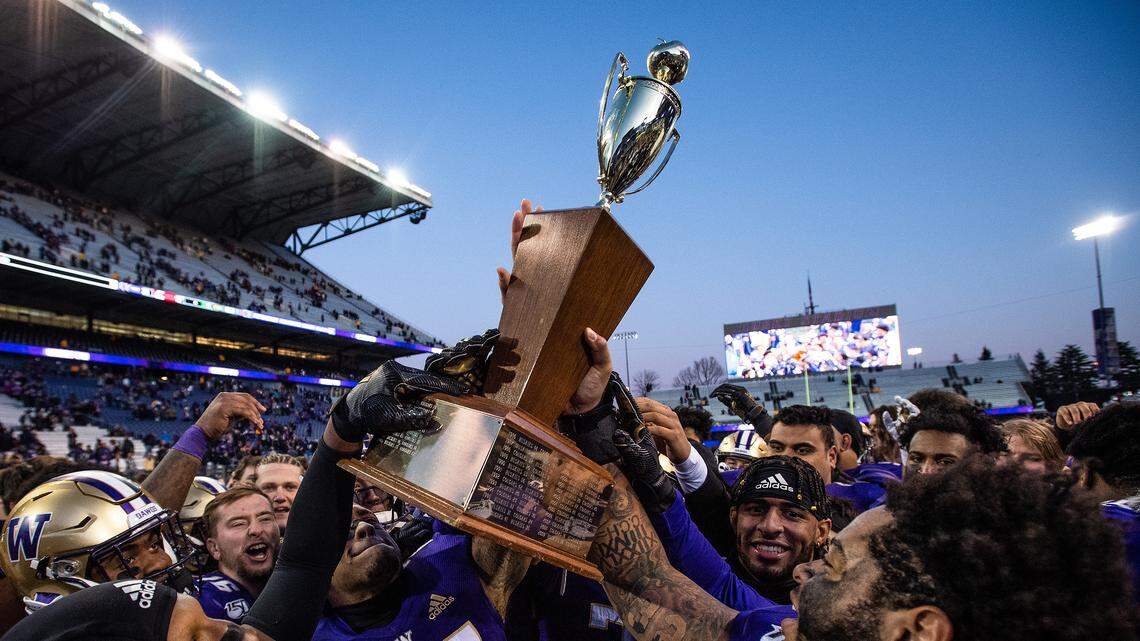 Huskies notes: UW set to host WSU in Apple Cup in this week