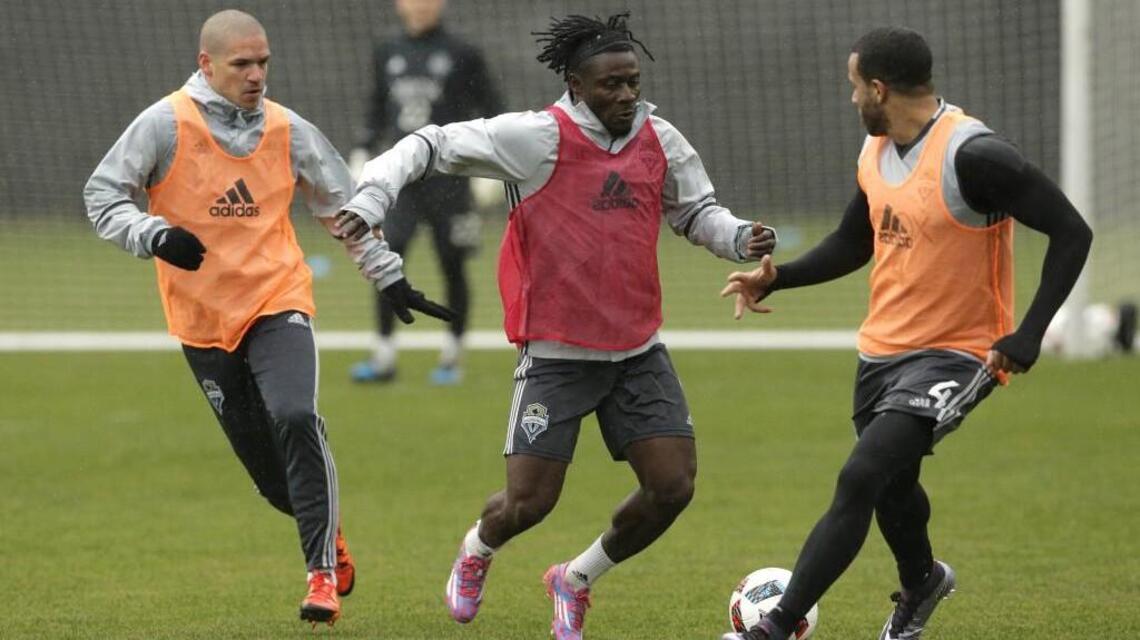 Dempsey and Alonso talk as first phase of training ends
