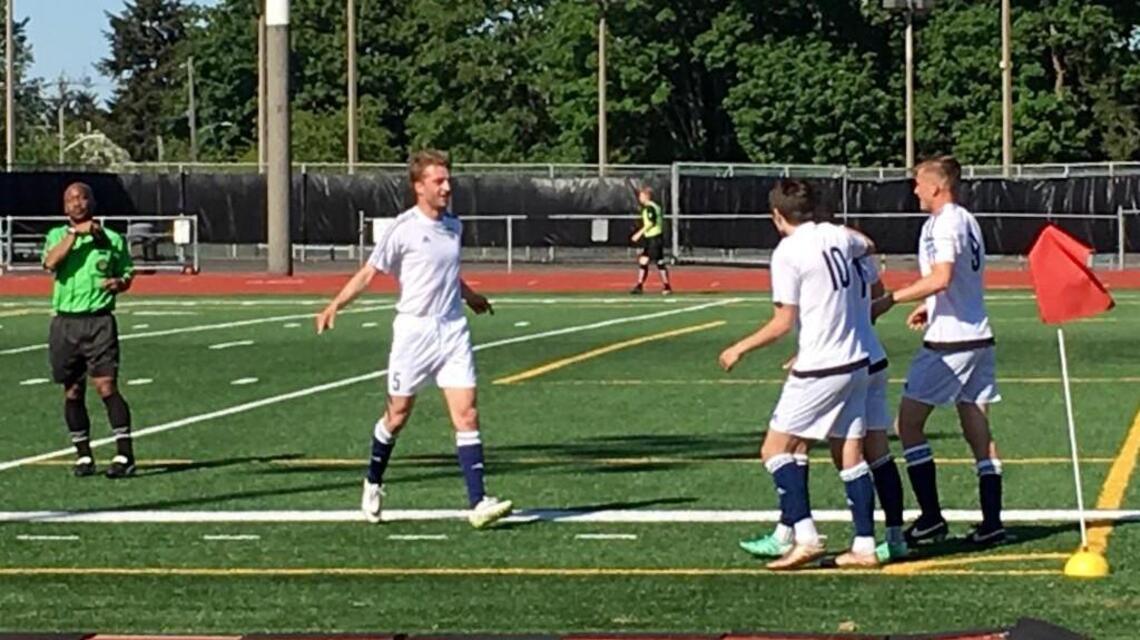 Reign beats champs, S2 draws, Shock splits