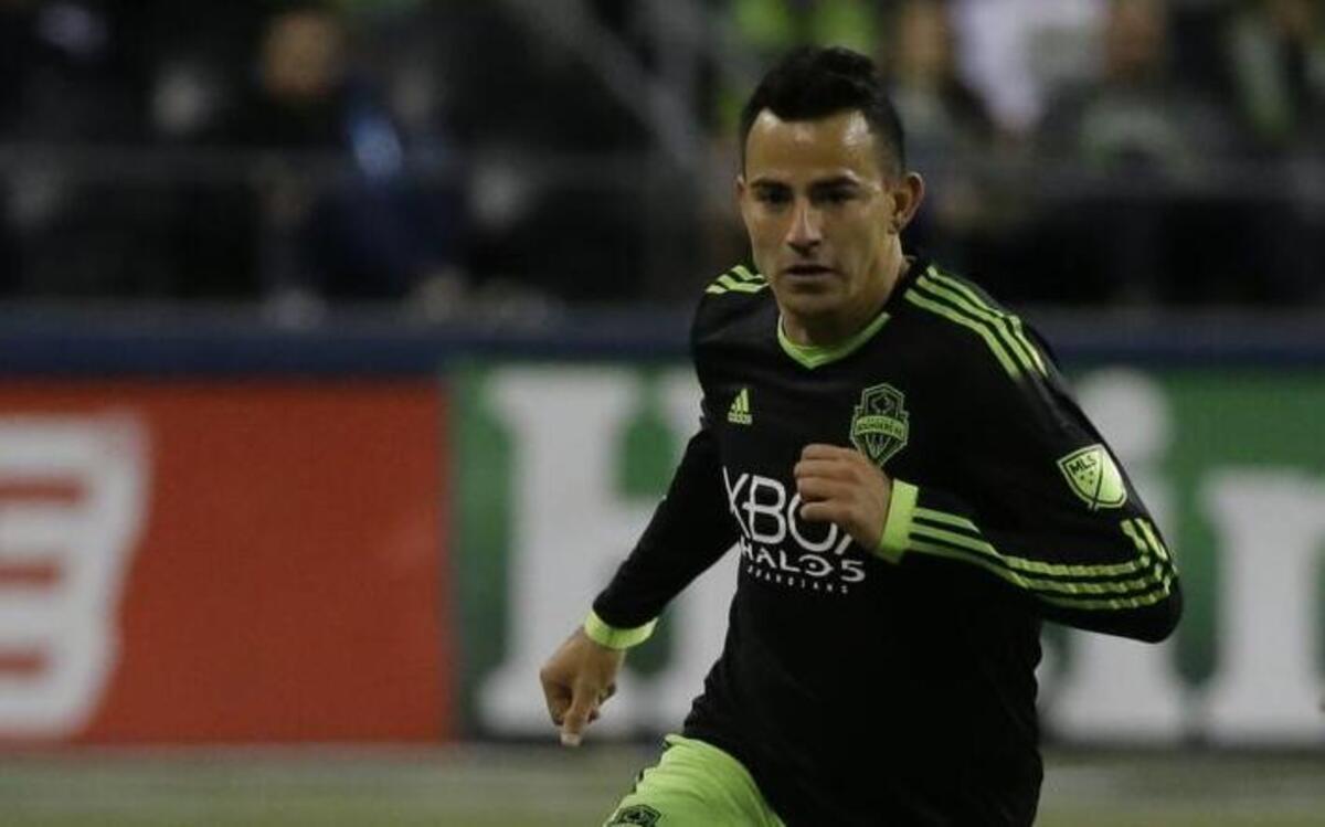 
Midfielder Marco Pappa and the Sounders can clinch a playoff berth Sunday with a win against the Houston Dynamo.
