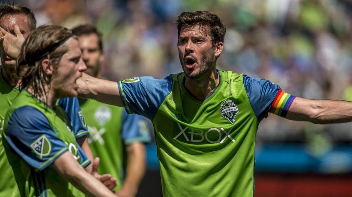 Seattle captain Brad Evans, right, joined the team in 2009, its first season in the MLS. He’s reportedly signing a free-agent deal with Sporting Kansas City.