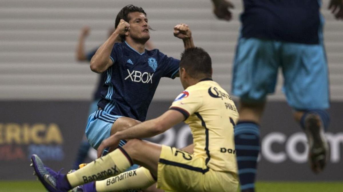 Seattle’s Nelson Valdez, left, celebrates in front of Club America’s Pablo Aguilar after his shot deflected off the defender for a goal during a CONCACAF Champions league match in Mexico City on Wednesday, March 2, 2016.