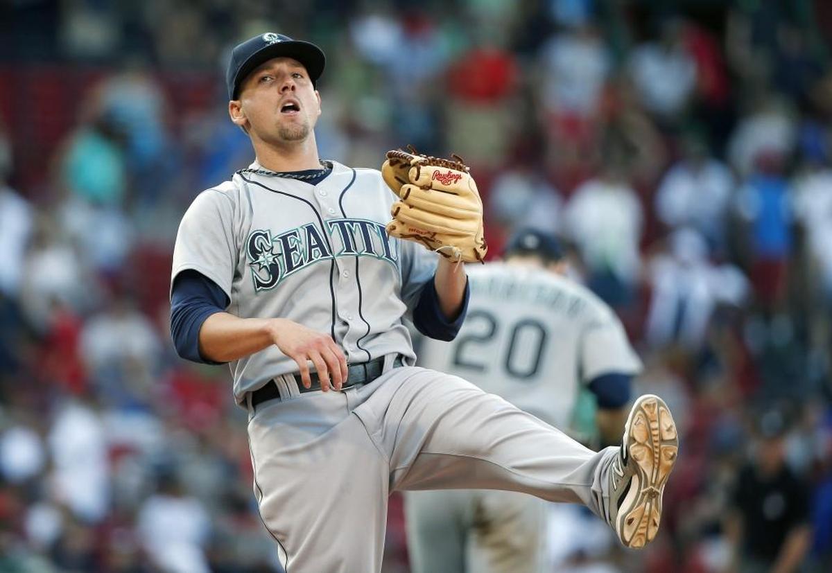 Seattle Mariners' Danny Farquhar reacts after making the ground out on Boston Red Sox's Jackie Bradley Jr. to end the baseball game in the 12th inning in Boston, Sunday, Aug. 16, 2015. The Mariners won 10-8. (AP Photo/Michael Dwyer)