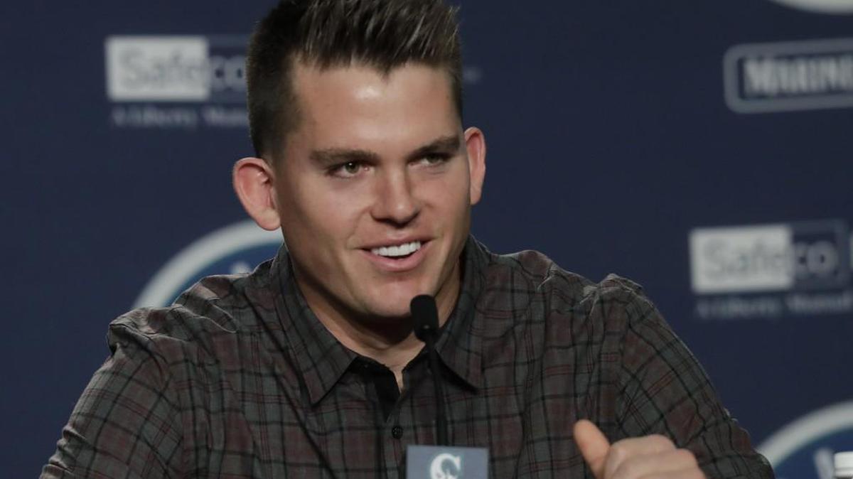 Seattle Mariners first baseman Ryon Healy had right hand surgery to remove a bone spur.