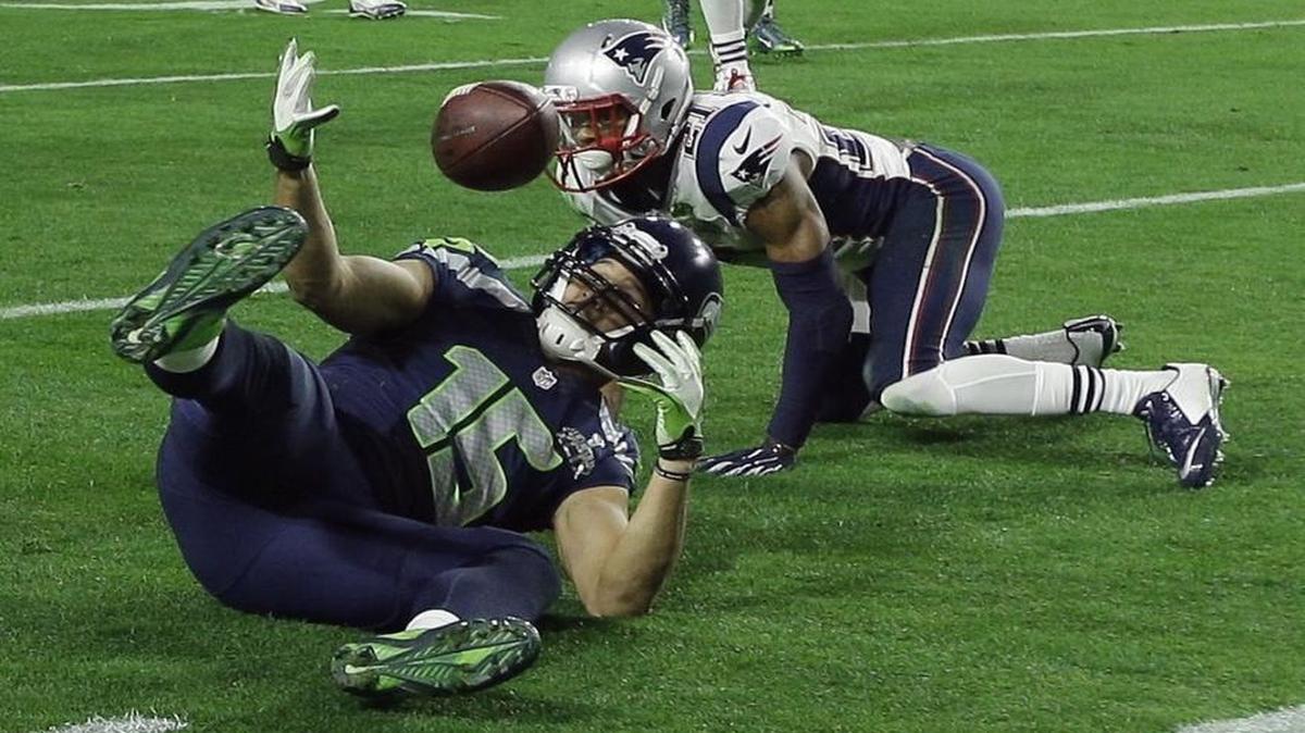 Seattle Seahawks wide receiver Jermaine Kearse (15) makes a catch during the second half of NFL Super Bowl XLIX football game against the New England Patriots Sunday, Feb. 1, 2015, in Glendale, Ariz.