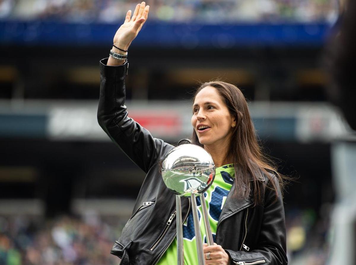 Sue Bird waves to the crowd while holding the WNBA trophy. The Seattle Seahawks played the Los Angeles Rams in a NFL football game at CenturyLink Field in Seattle, Wash., on Sunday, Oct. 7, 2018.