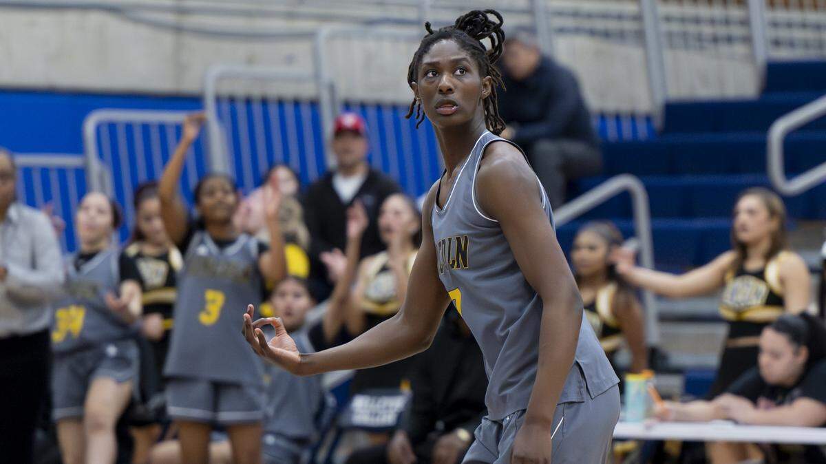 Lincoln forward Oliviyah Edwards (0) reacts to a three-point basket against Lakeside during the regional round of the 3A state basketball tournament at Bellevue College, on Saturday, Feb. 28, 2026, in Bellevue, Wash.