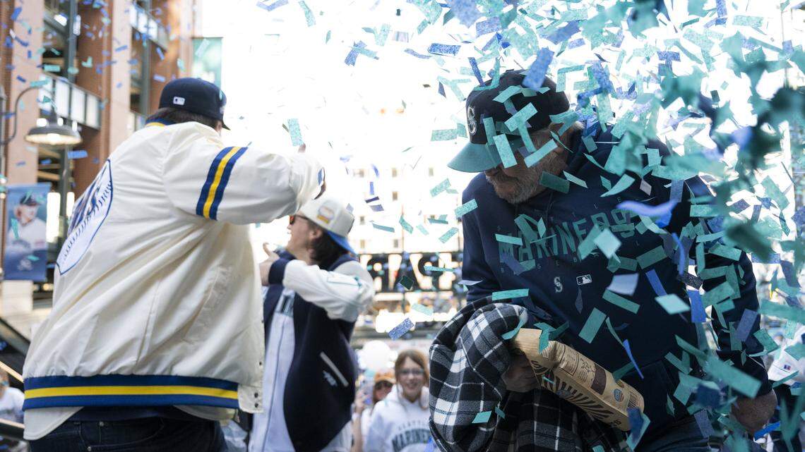 A most unique Mariners opener: Fans, players, even the owner talkin World Series