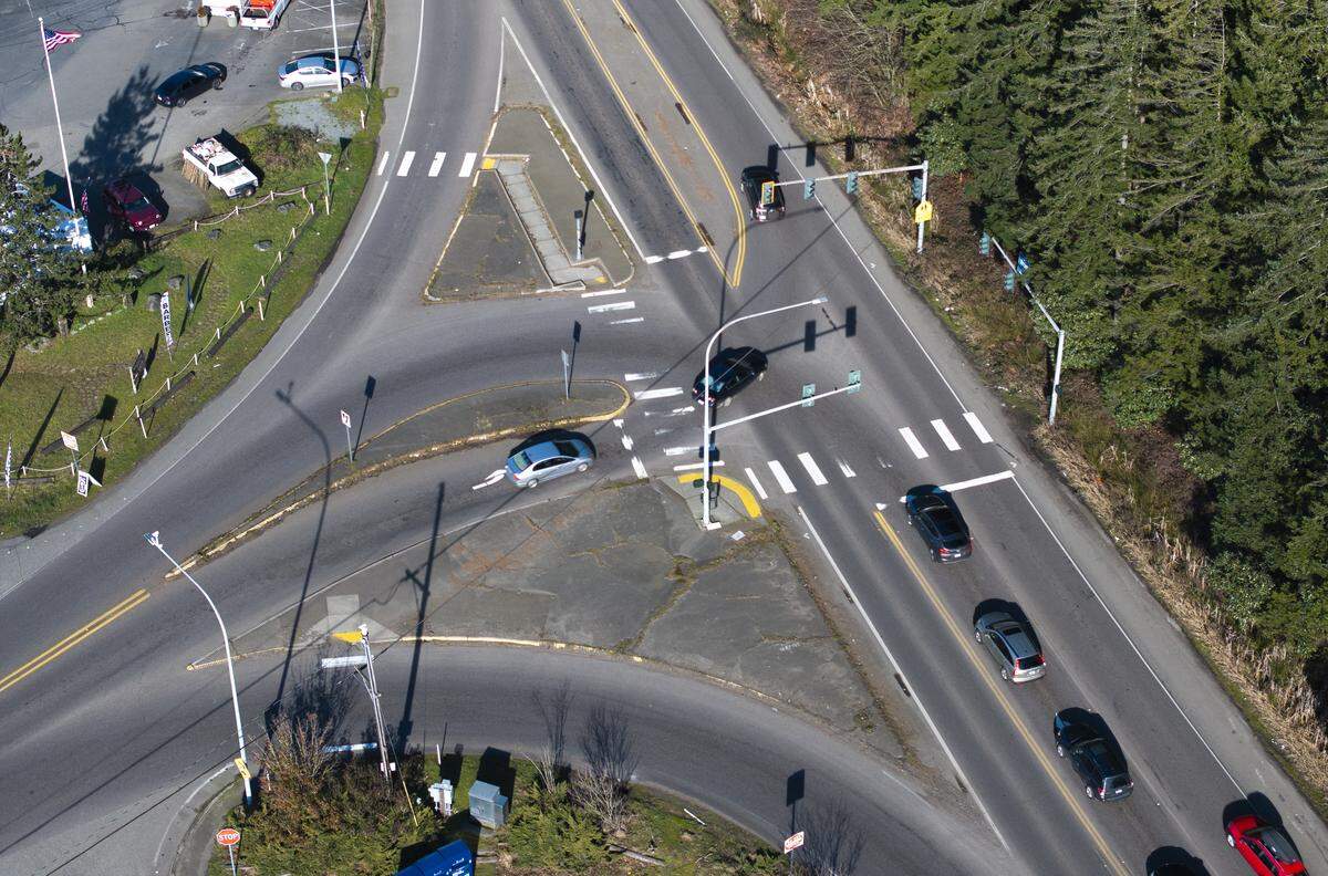 The intersection of Peninsula Highway and Purdy Drive Northwest regular sees backed up traffic, on Thursday, Feb. 12, 2026, in Purdy, Wash. 