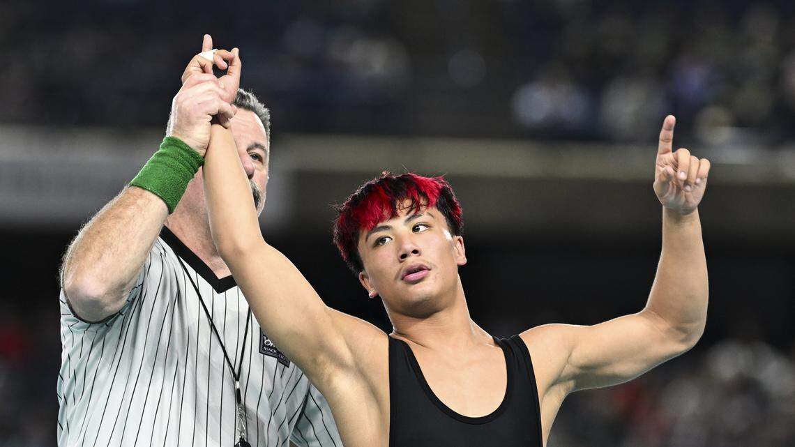 Which 1A, 2A South Sound wrestlers won titles at Mat Classic XXXVII?