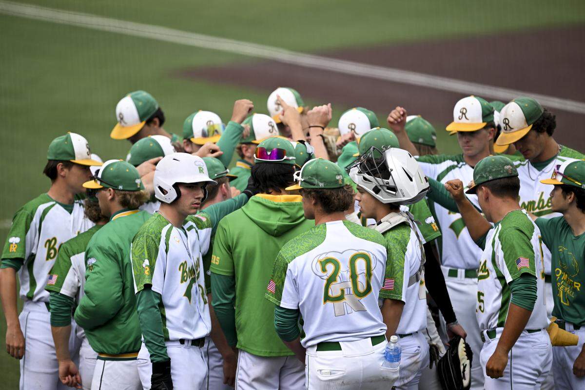 Richland huddles during the 4A State Semifinal game against Gonzaga Prep at Funko Field, on Friday, May 29, 2026, in Everett, Wash.