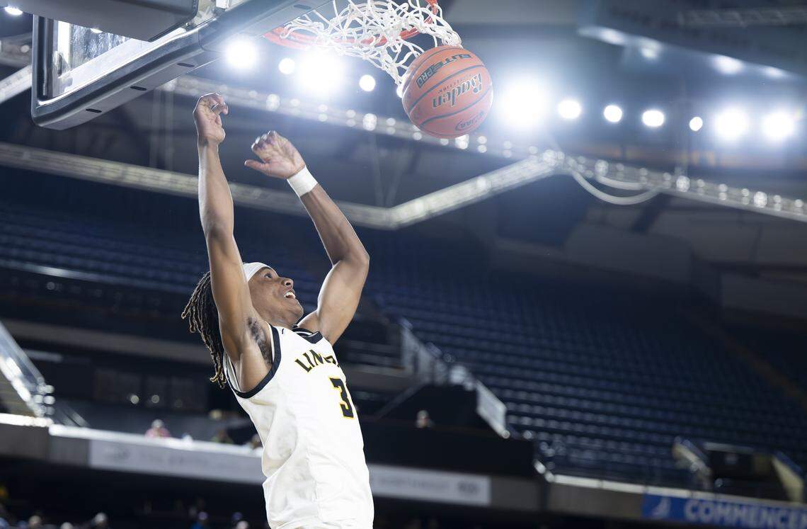 Lincoln guard Davion Shareef-Dulanacy (3) gets a dunk against Bellevue during the quarterfinal round of the 3A State Tournament at the Tacoma Dome, on Thursday, March 5, 2026, in Tacoma, Wash.