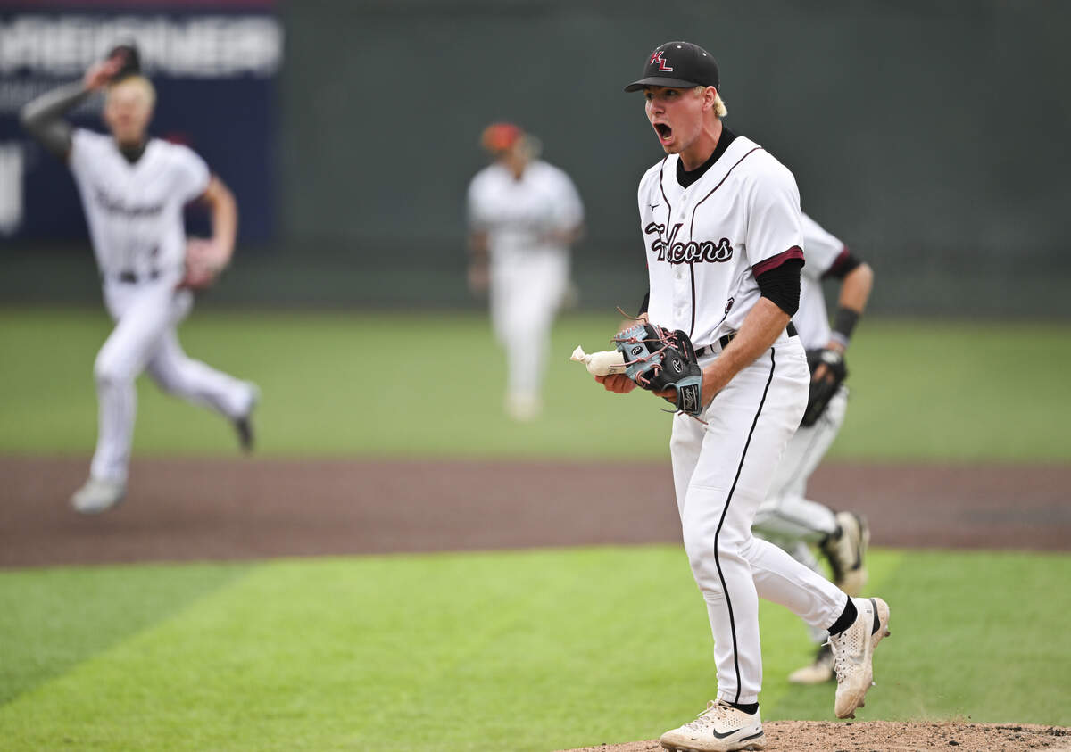 Kentlake's Christopher Moore (1) reacts catching O'Dea’s Noah Vandervort (23) getting picked off at second base during the 3A State Semifinal game at Funko Field, on Friday, May 29, 2026, in Everett.