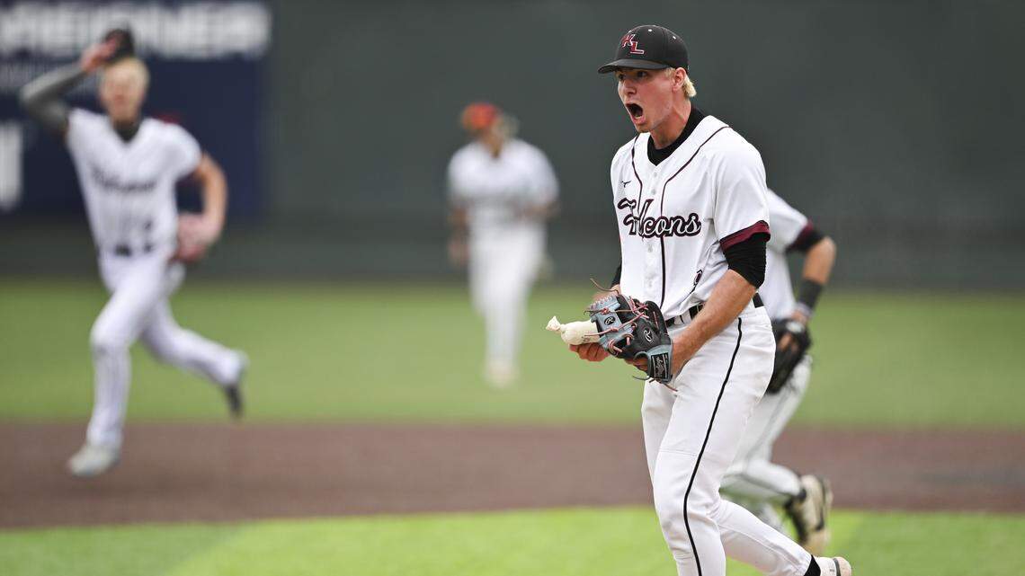Moore dominates, Kentlake tops O’Dea to advance to 3A state championship game