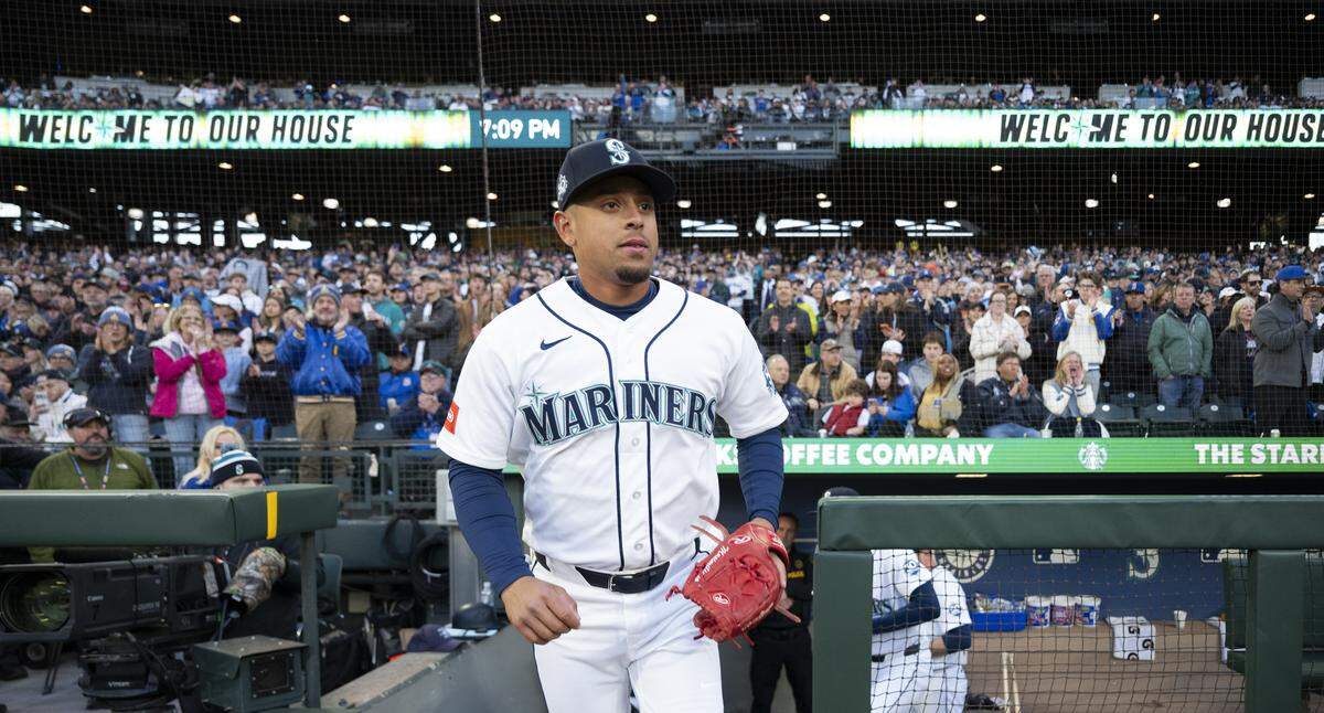 Mariners shortstop Leo Rivas (76) takes to the field before starting the opening day game against the Cleveland Guardians at T-Mobile Park, on Thursday, March 26, 2026, in Seattle.